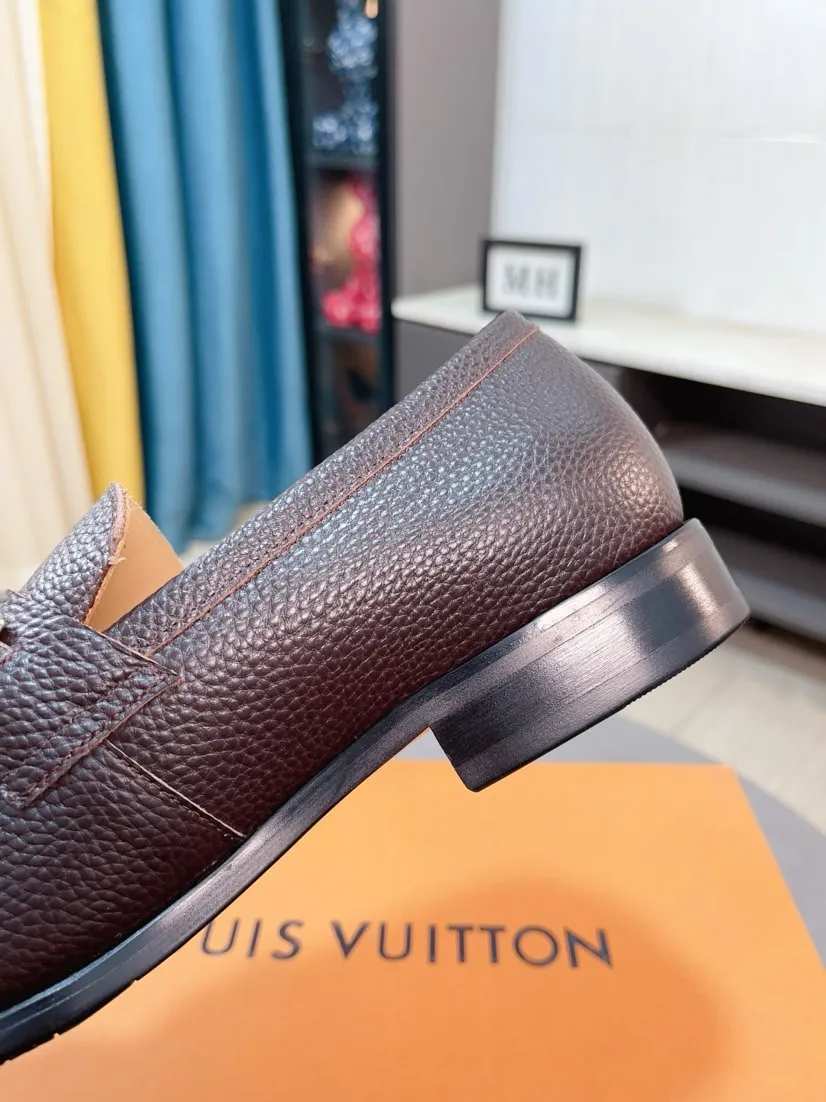 Men's men's shoes 💰500🌸🌸 [Louis Vuitton (LV)] High-end business formal leather shoes 🍀 luxurious and elegant style, both practicality and style, professional focus on details and quality, counter original 1⃣️: 1⃣️ ultra-accurate reproduction 👍🏻! Material: The upper is made of imported original calfskin➕imported Italian cowhide leather. Original anti-slip and wear-resistant outsole! Code number: 38--44 (45 customized)